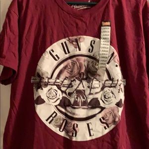 NWT Guns n Roses T-shirt in burgundy